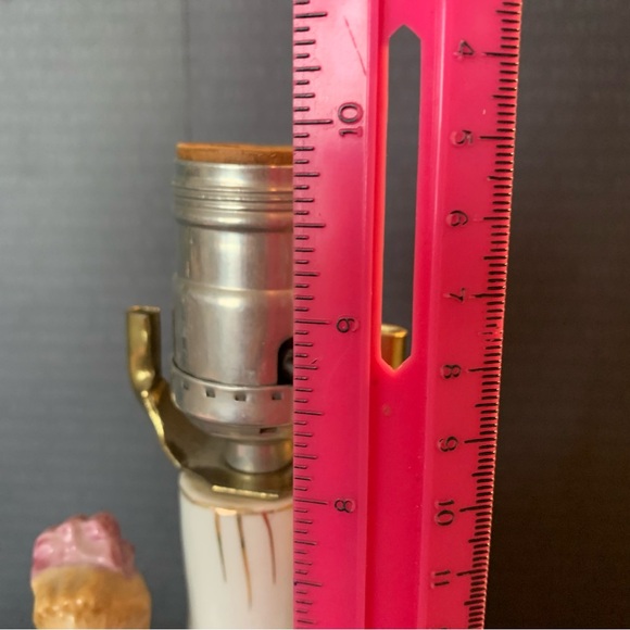 VTG PAIR OF VICTORIAN LAMPS LADY AND MAN PORCELAIN MADE IN JAPAN - Picture 8 of 10